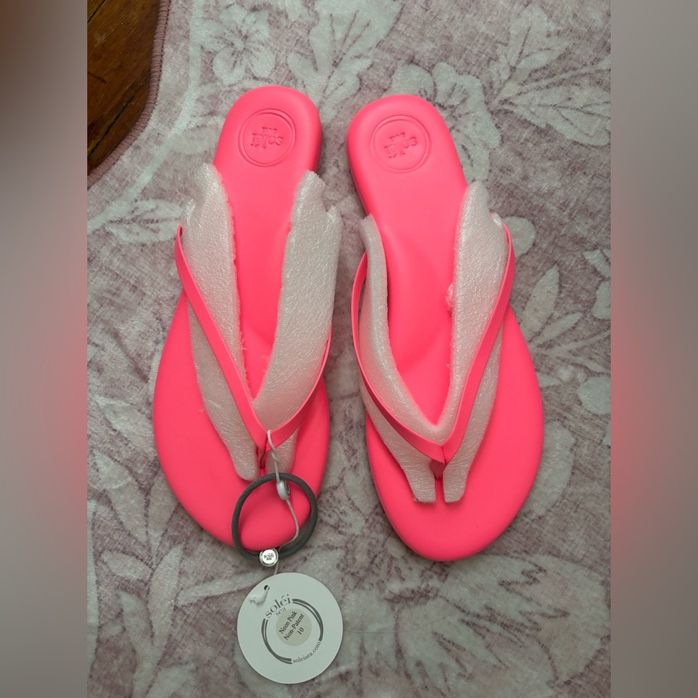 Solei Sea pink flip flops NWT